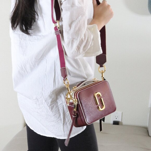 Marc Jacobs The Sure Shot Bag – Chic, Compact, and Versatile! - Picture 4 of 11